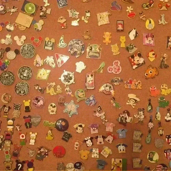 Disney Accessories - 25 Disney Trading Pins – Random No Duplicate Lot